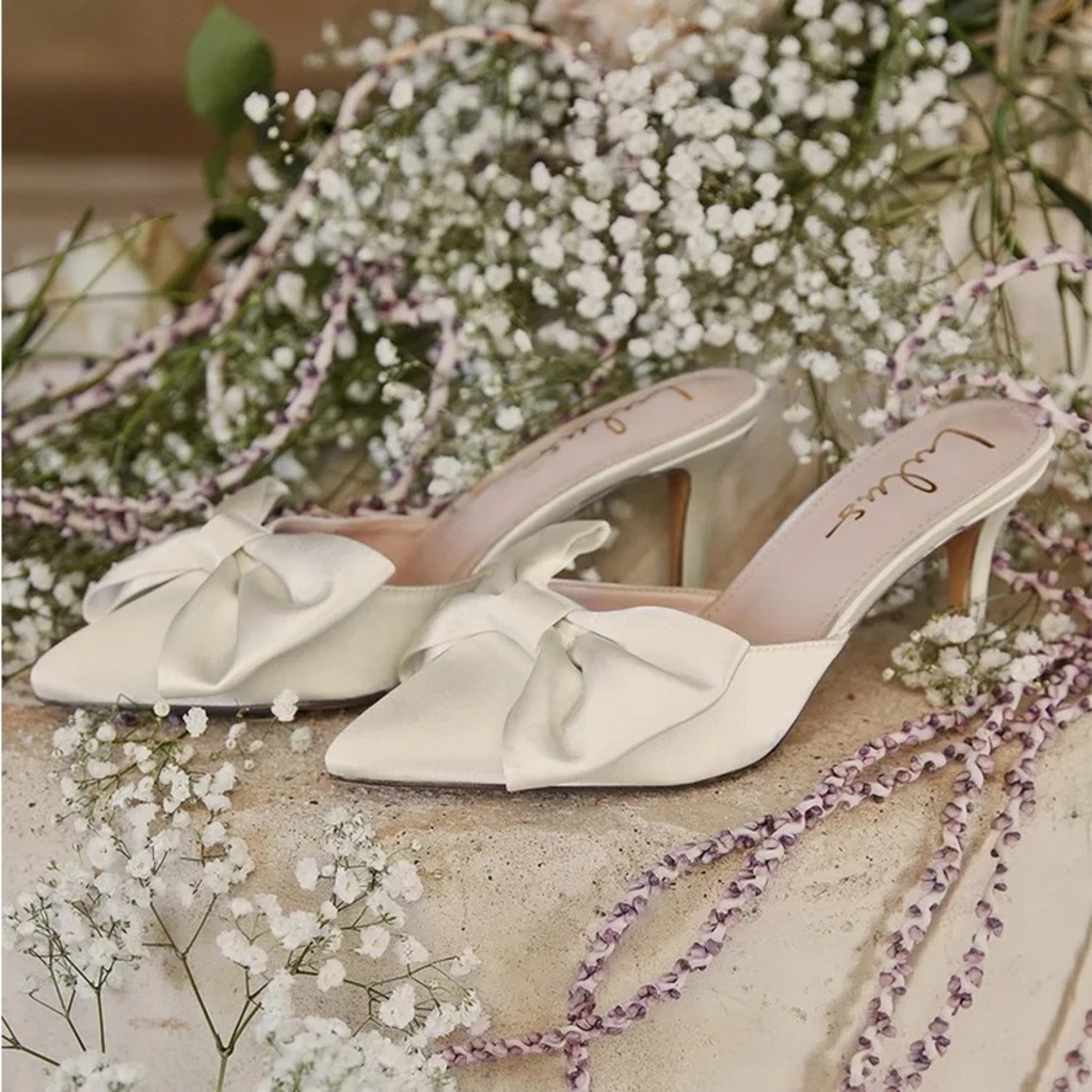 *SOLD* Lulus bow heels